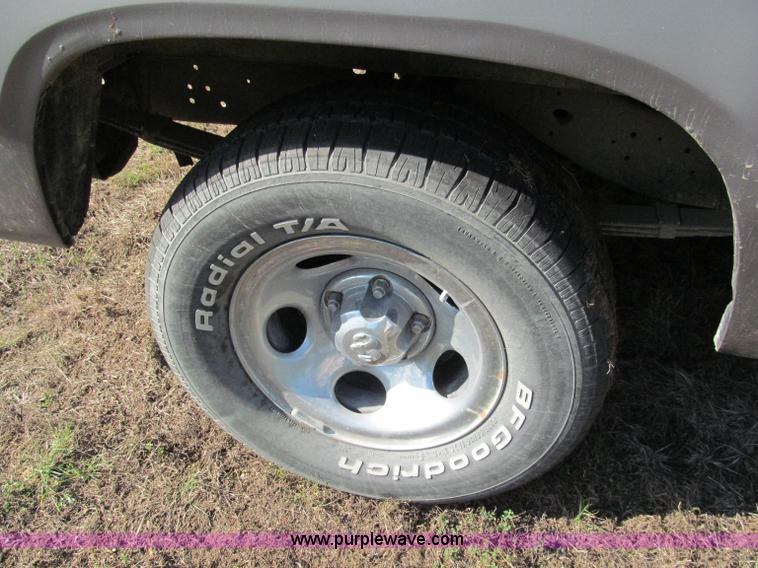 image for item E2141 1988 Dodge Ram D150 pickup truck