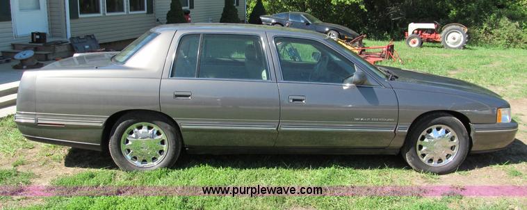 image for item E2157 1998 Cadillac DeVille Concours