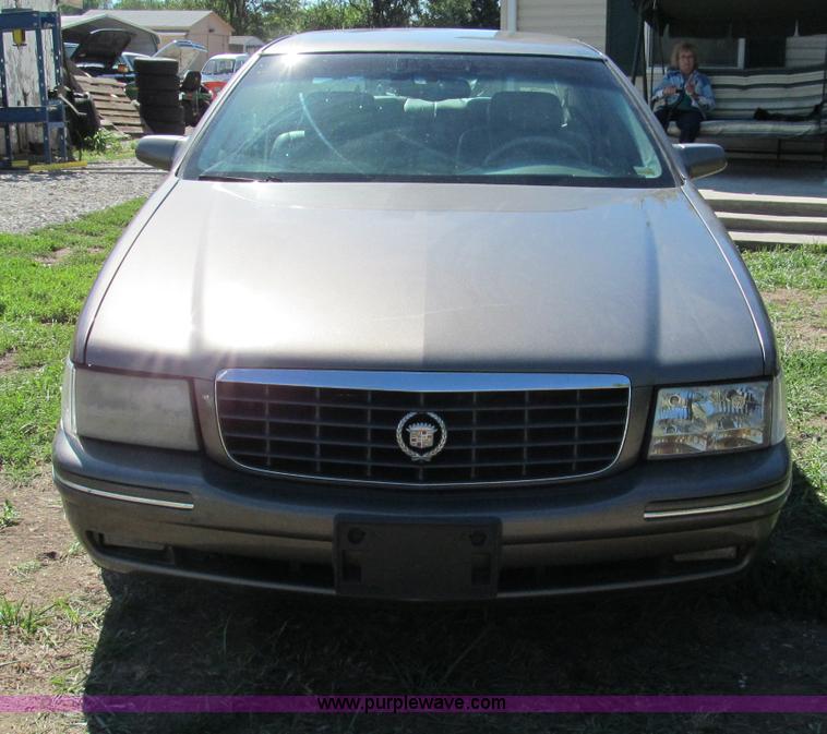 image for item E2157 1998 Cadillac DeVille Concours