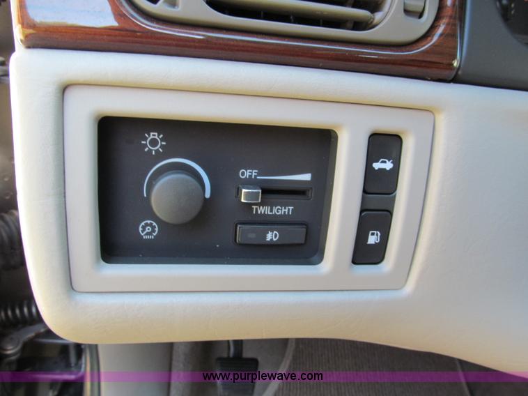 image for item E2157 1998 Cadillac DeVille Concours