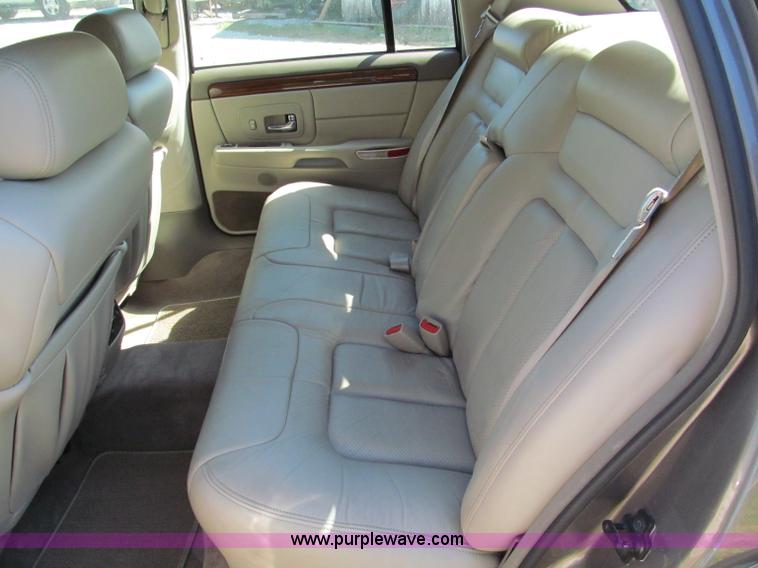 image for item E2157 1998 Cadillac DeVille Concours