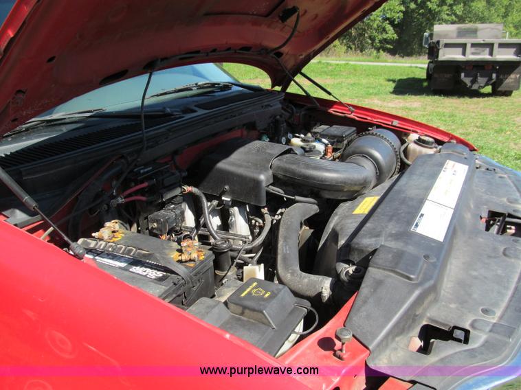 image for item E2158 1997 Ford F150 XL SuperCab pickup truck