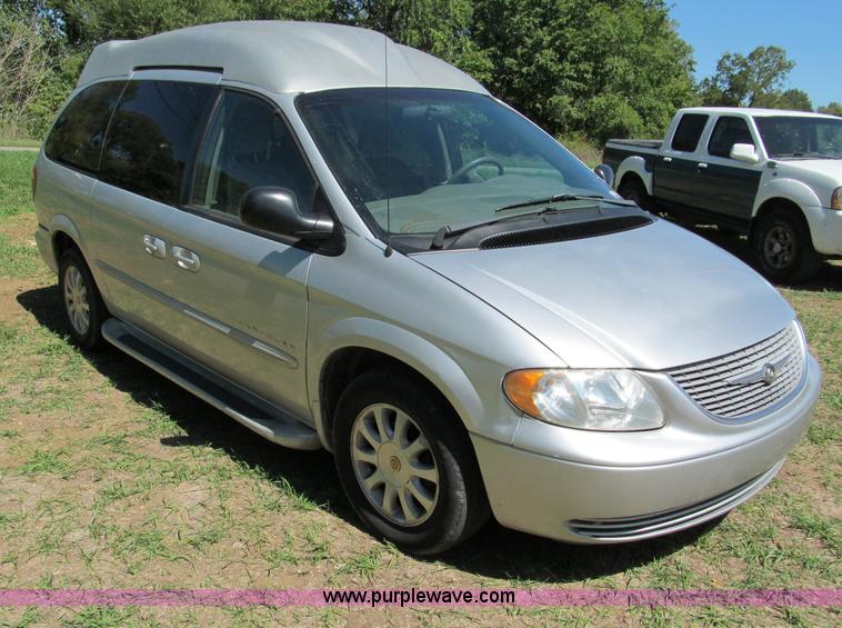 image for item E2162 2001 Chrysler Town & Country LX mini van