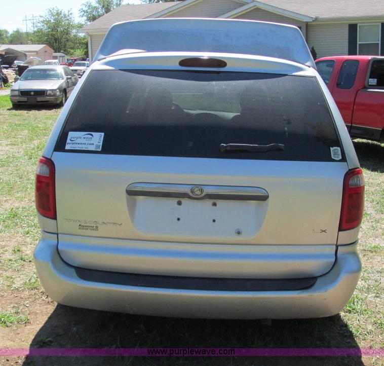 image for item E2162 2001 Chrysler Town & Country LX mini van
