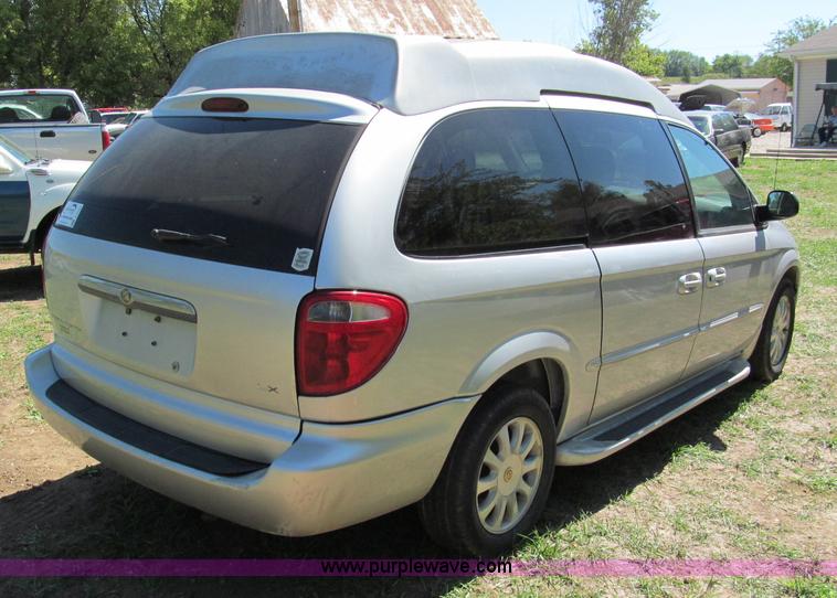 image for item E2162 2001 Chrysler Town & Country LX mini van