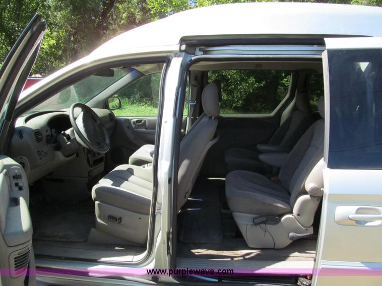 image for item E2162 2001 Chrysler Town & Country LX mini van
