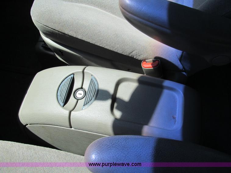 image for item E2162 2001 Chrysler Town & Country LX mini van