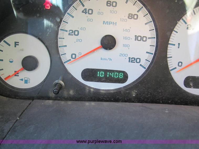 image for item E2162 2001 Chrysler Town & Country LX mini van