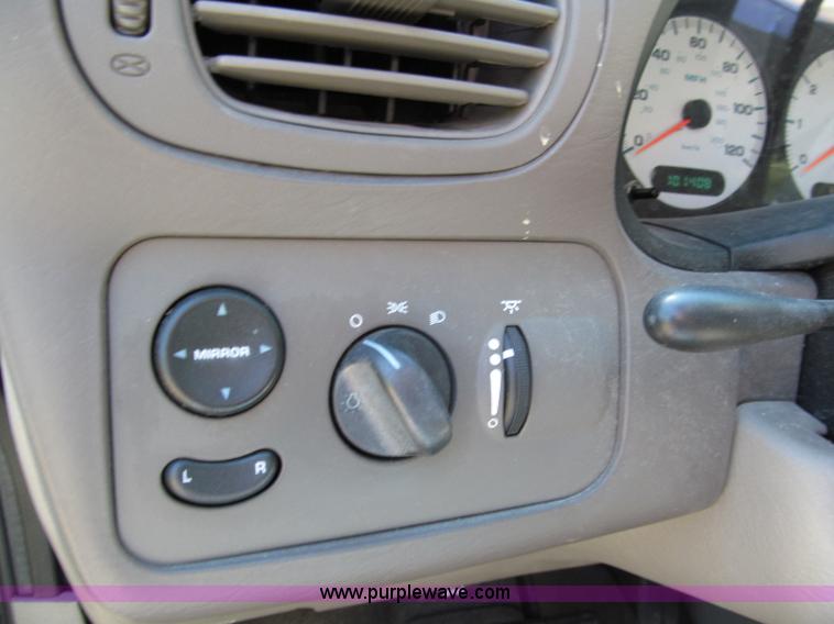 image for item E2162 2001 Chrysler Town & Country LX mini van