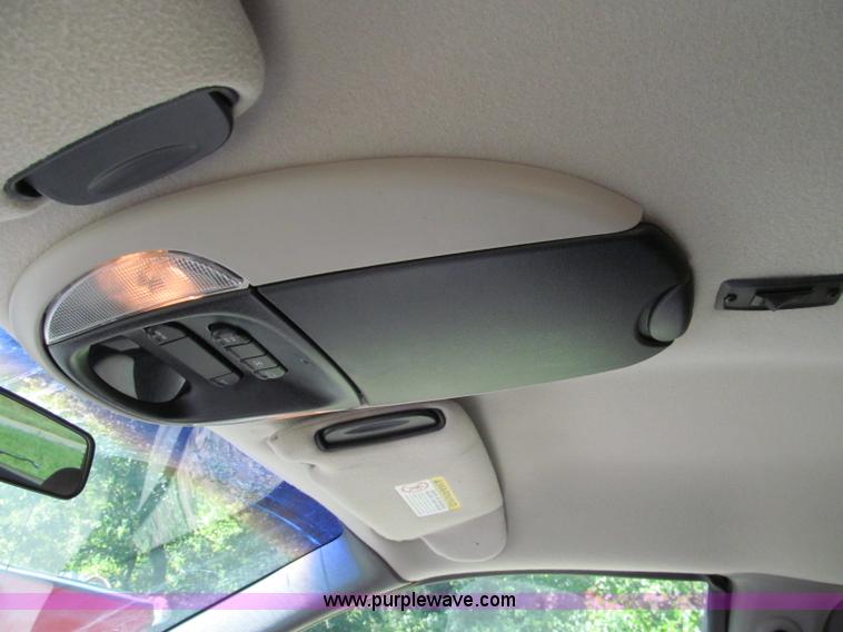 image for item E2162 2001 Chrysler Town & Country LX mini van