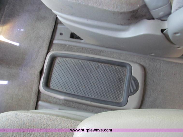 image for item E2162 2001 Chrysler Town & Country LX mini van