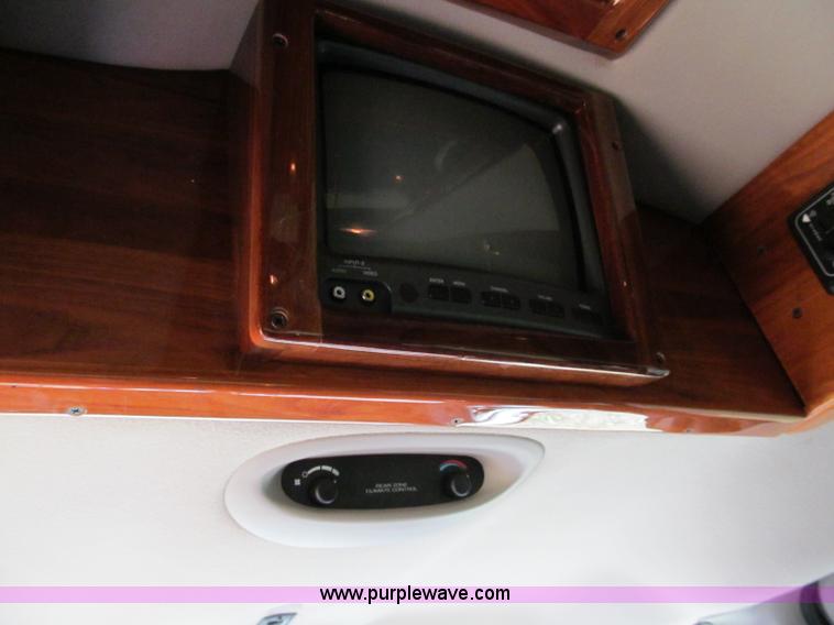 image for item E2162 2001 Chrysler Town & Country LX mini van