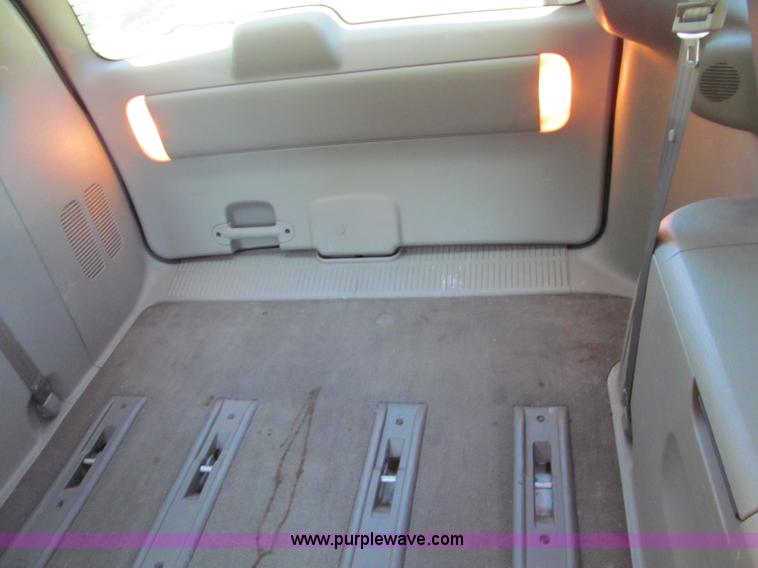 image for item E2162 2001 Chrysler Town & Country LX mini van