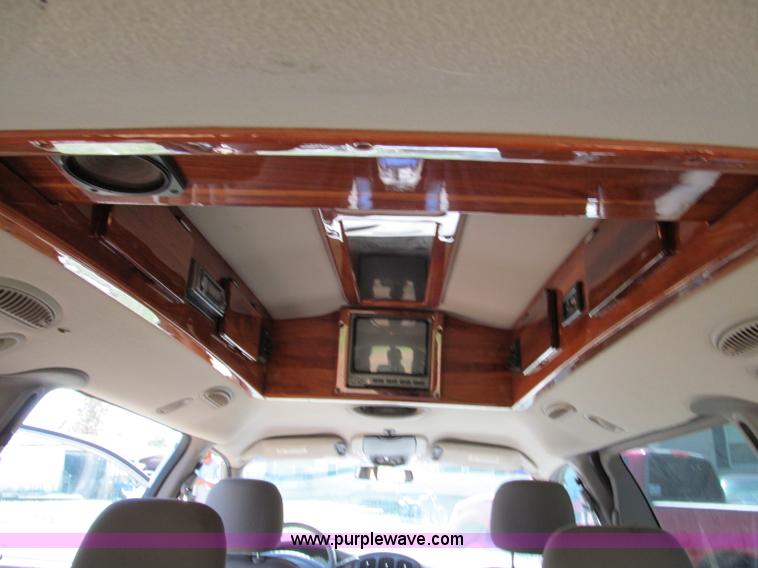 image for item E2162 2001 Chrysler Town & Country LX mini van