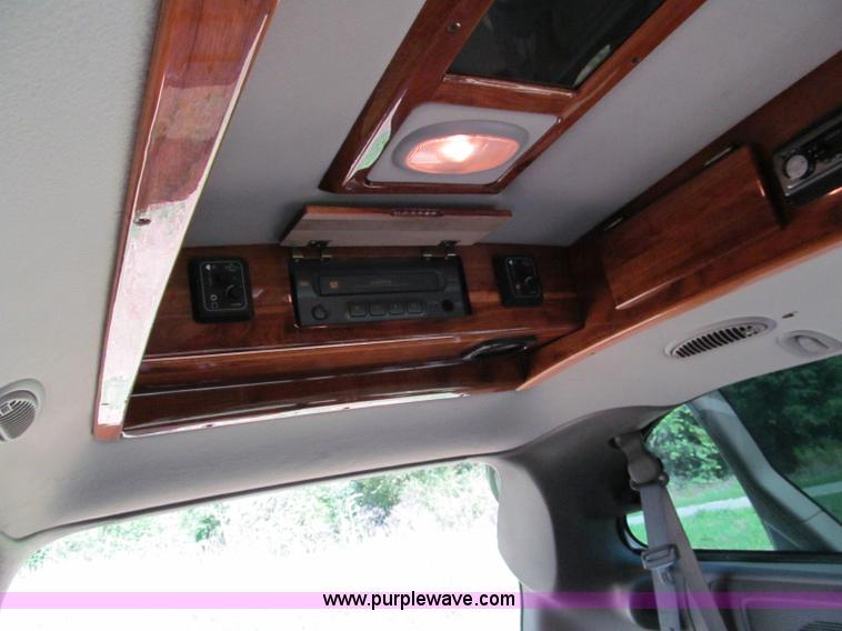 image for item E2162 2001 Chrysler Town & Country LX mini van