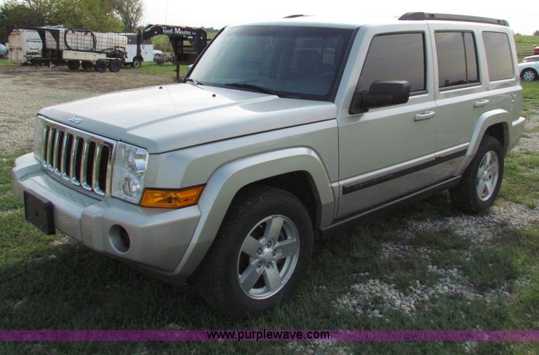 image for item E8030 2007 Jeep Commander Sport SUV