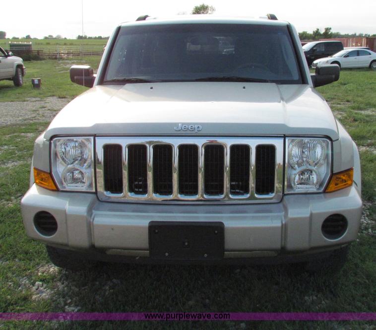 image for item E8030 2007 Jeep Commander Sport SUV
