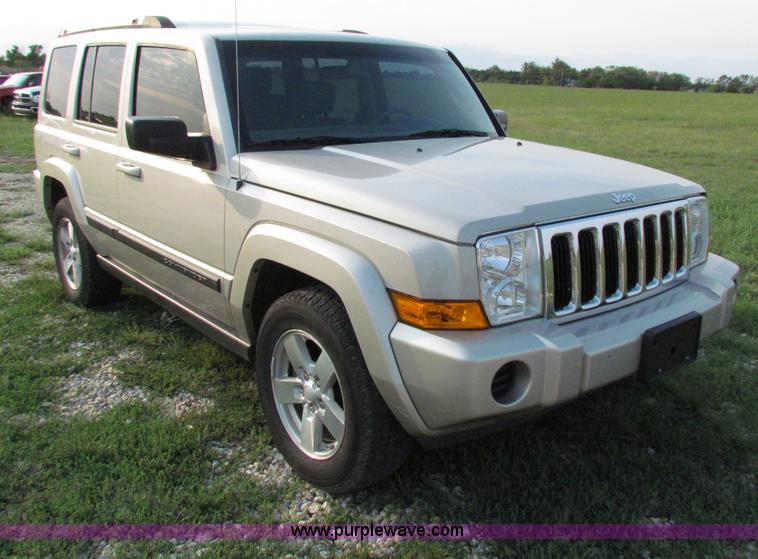 image for item E8030 2007 Jeep Commander Sport SUV