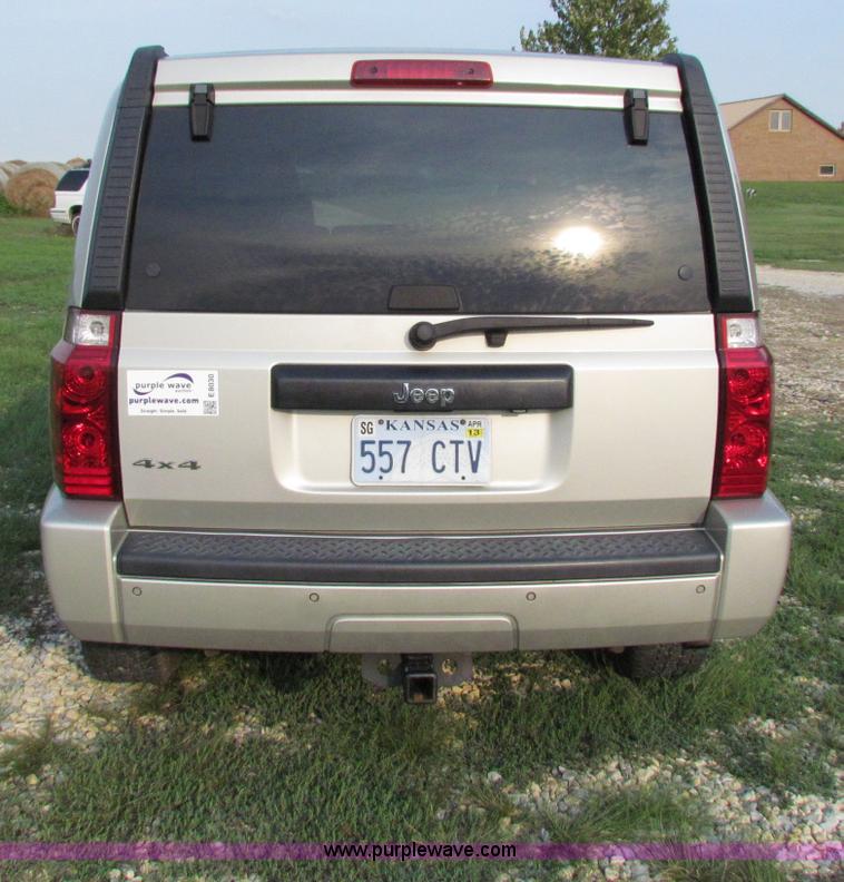 image for item E8030 2007 Jeep Commander Sport SUV