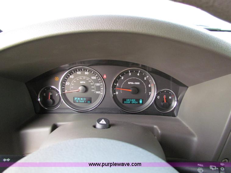 image for item E8030 2007 Jeep Commander Sport SUV
