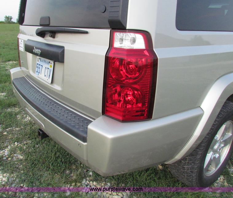 image for item E8030 2007 Jeep Commander Sport SUV