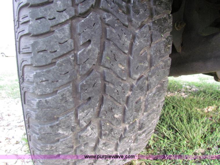 image for item E8030 2007 Jeep Commander Sport SUV