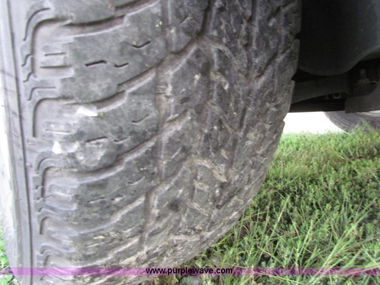 image for item E8030 2007 Jeep Commander Sport SUV