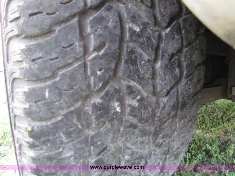 image for item E8030 2007 Jeep Commander Sport SUV