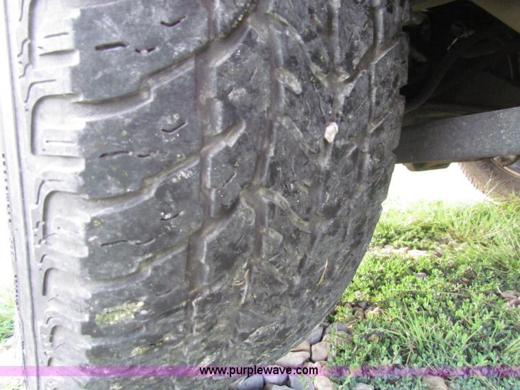 image for item E8030 2007 Jeep Commander Sport SUV