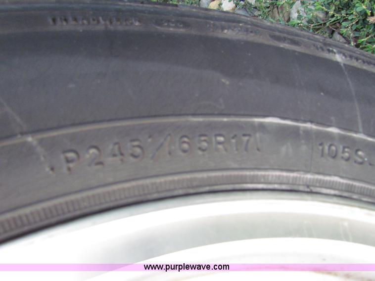 image for item E8030 2007 Jeep Commander Sport SUV