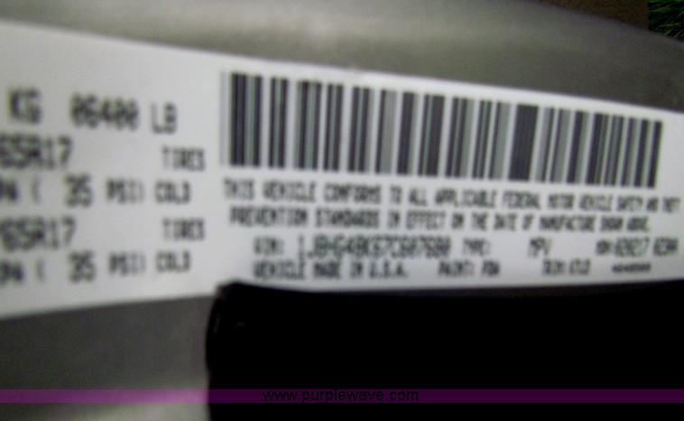 image for item E8030 2007 Jeep Commander Sport SUV