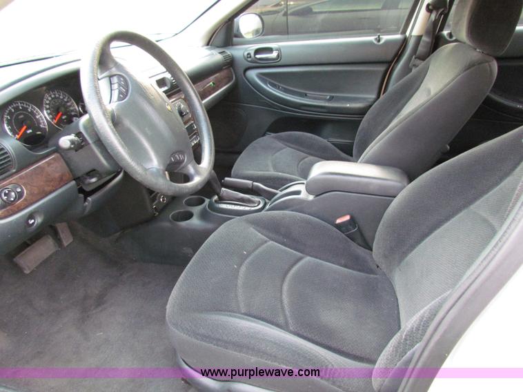 image for item E8031 2004 Chrysler Sebring LXi