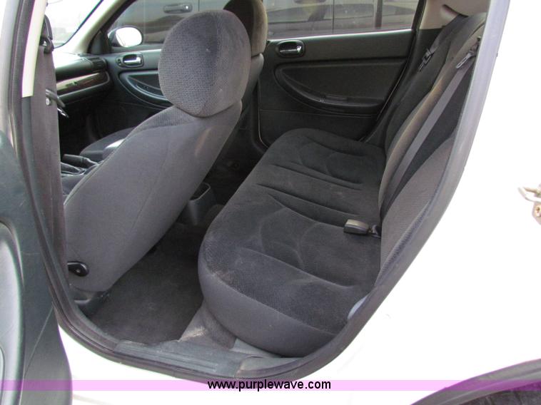 image for item E8031 2004 Chrysler Sebring LXi