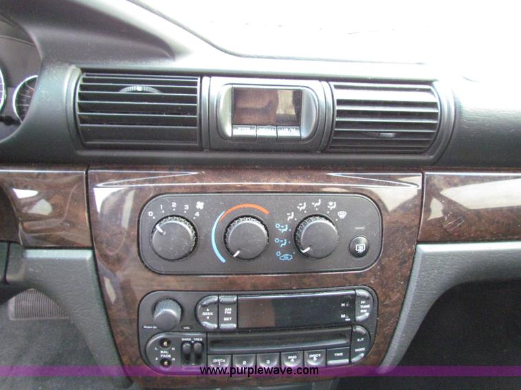 image for item E8031 2004 Chrysler Sebring LXi