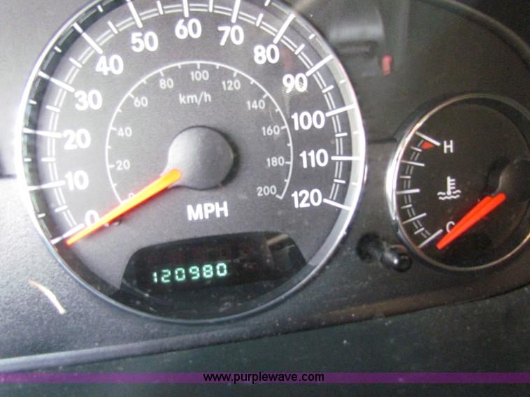 image for item E8031 2004 Chrysler Sebring LXi