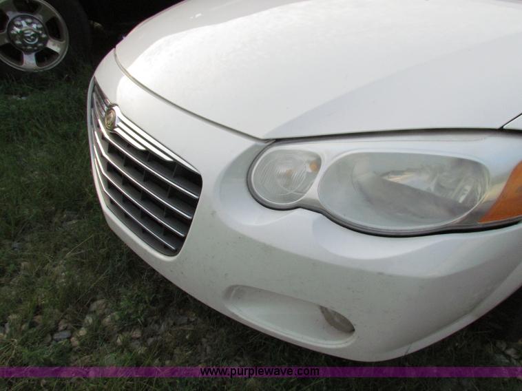 image for item E8031 2004 Chrysler Sebring LXi