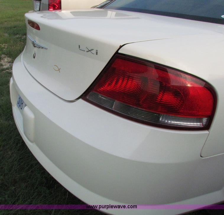 image for item E8031 2004 Chrysler Sebring LXi