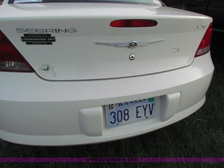 image for item E8031 2004 Chrysler Sebring LXi