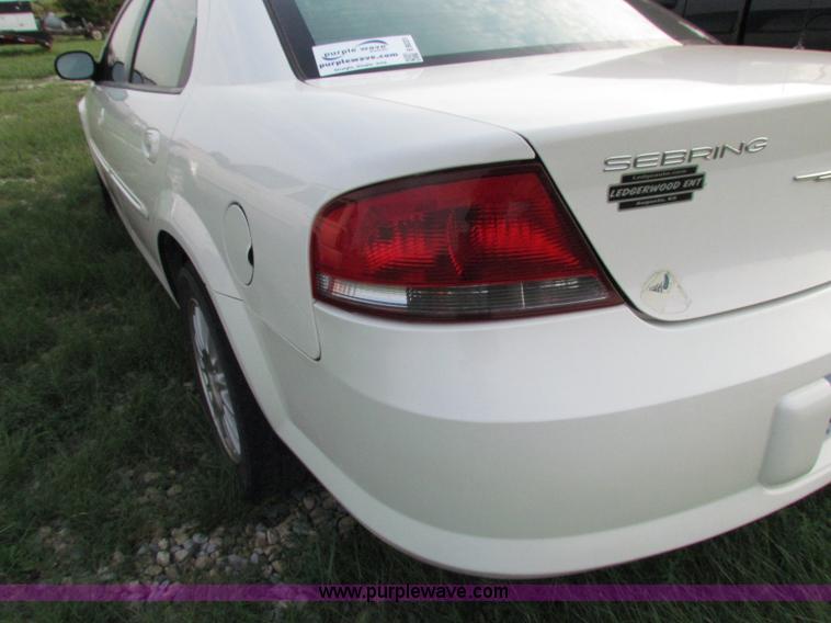 image for item E8031 2004 Chrysler Sebring LXi