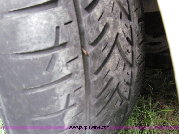 image for item E8031 2004 Chrysler Sebring LXi