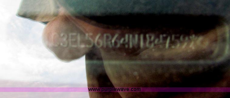 image for item E8031 2004 Chrysler Sebring LXi