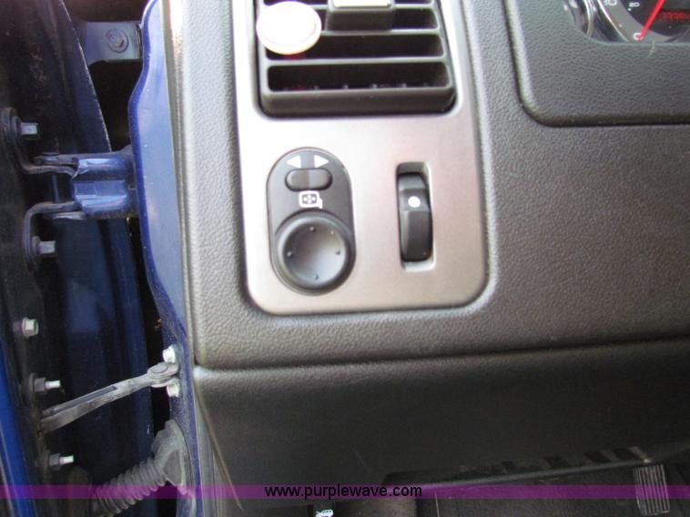 image for item E8034 2006 Pontiac Torrent SUV