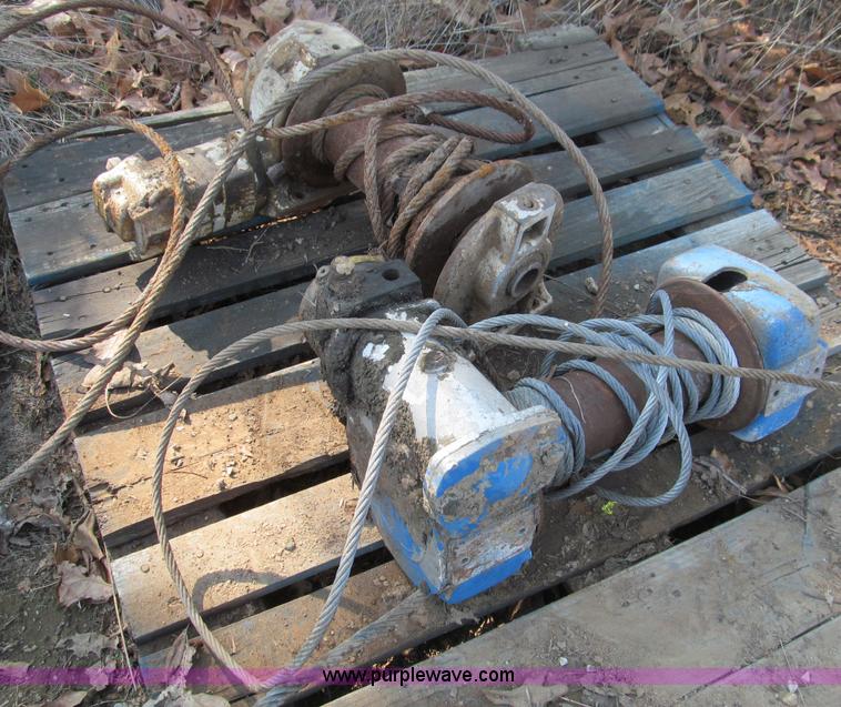 image for item F4557 (2) hydraulic winches