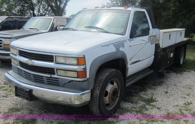 image for item F6508 1998 Chevrolet C3500HD flatbed pickup truck