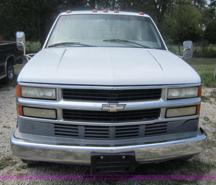 image for item F6508 1998 Chevrolet C3500HD flatbed pickup truck