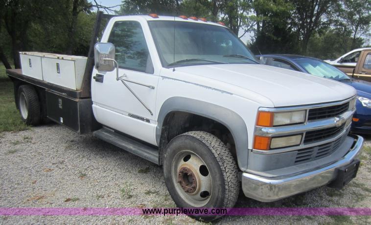 image for item F6508 1998 Chevrolet C3500HD flatbed pickup truck