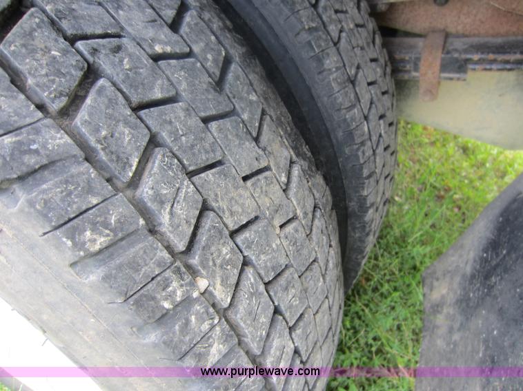 image for item F6508 1998 Chevrolet C3500HD flatbed pickup truck