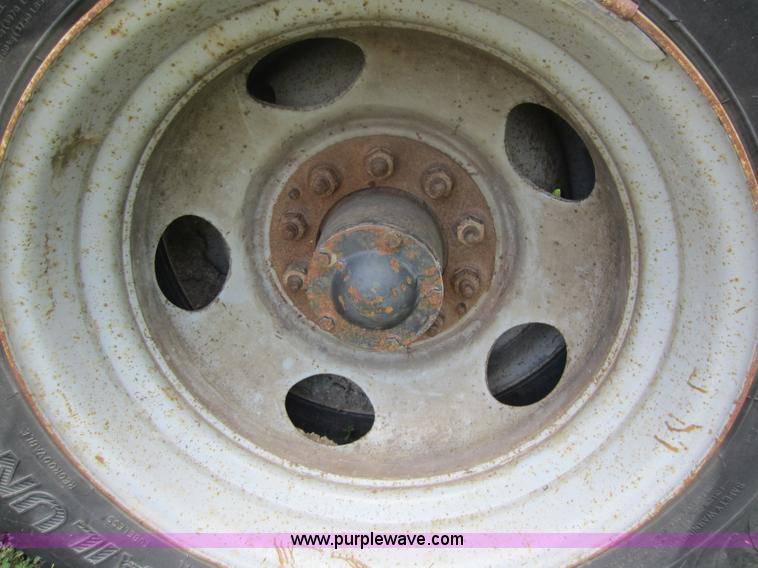 image for item F6508 1998 Chevrolet C3500HD flatbed pickup truck