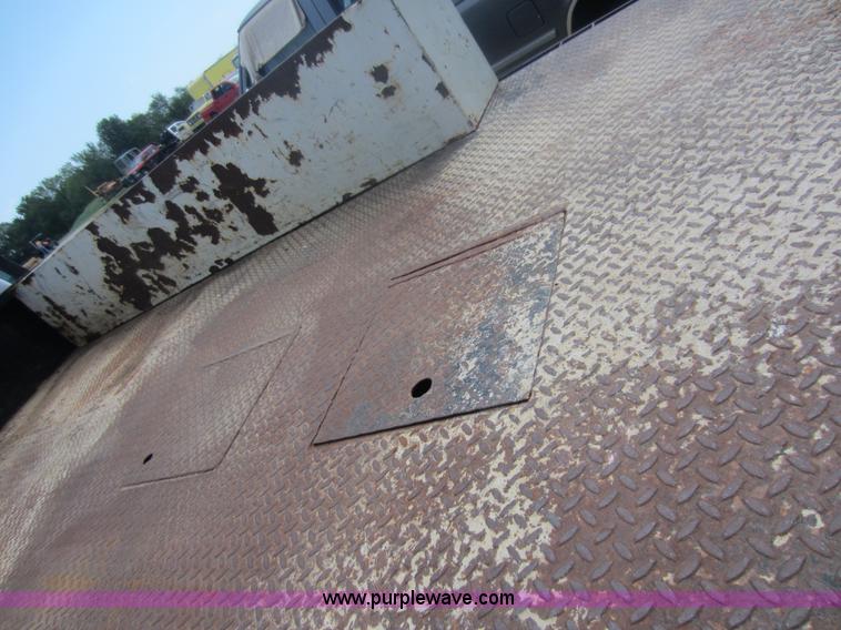 image for item F6508 1998 Chevrolet C3500HD flatbed pickup truck