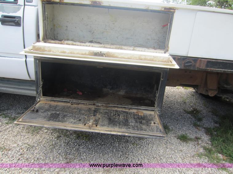 image for item F6508 1998 Chevrolet C3500HD flatbed pickup truck